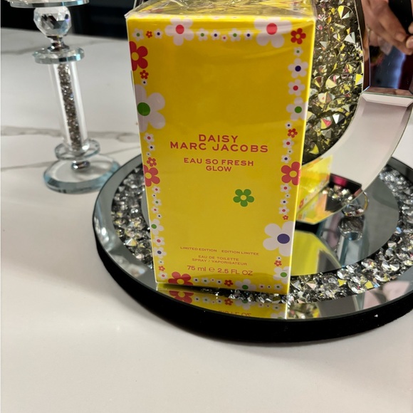 Marc Jacobs Daisy Eau So Fresh Glow - Yellow Floral